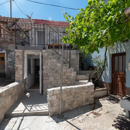 Balatura House Τρογκίρ