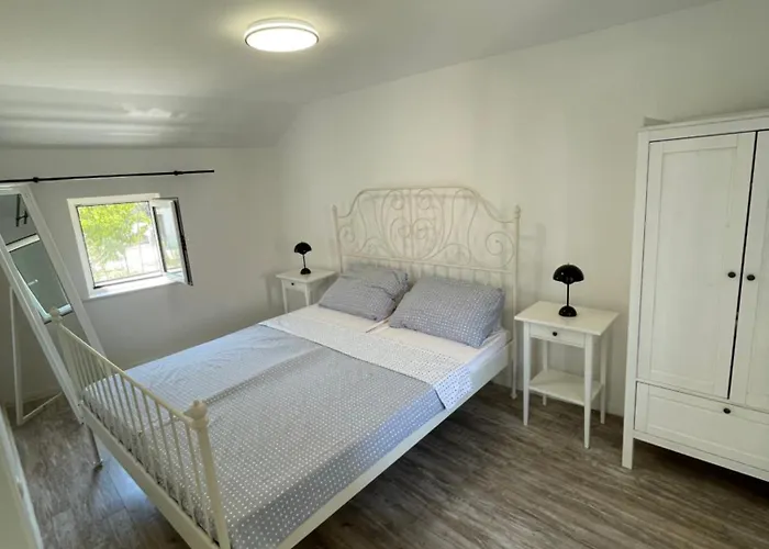 Balatura House Τρογκίρ