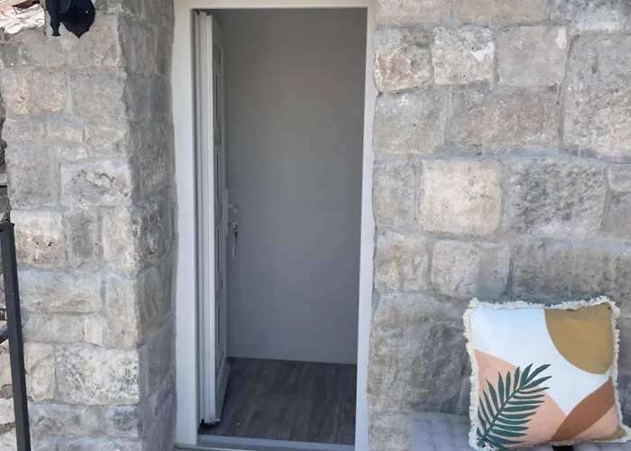 Balatura House * Τρογκίρ